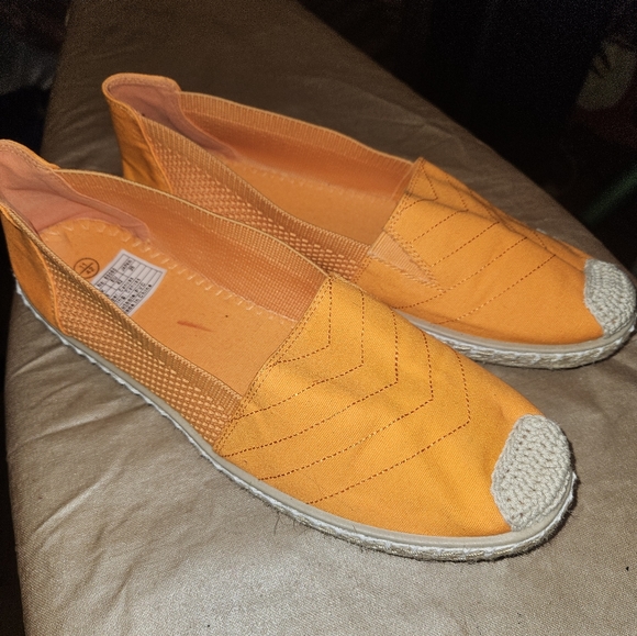 Eydram orange mesh espadrilles, soft flexible soles. Women's size 11. - Picture 2 of 12